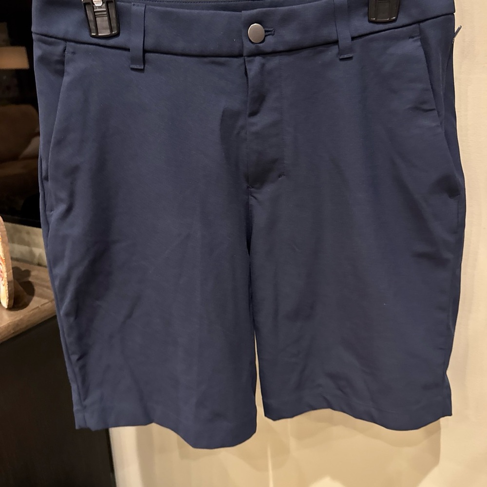 Lululemon Athletica Men's Deep Blue Flat Front Shorts size 30